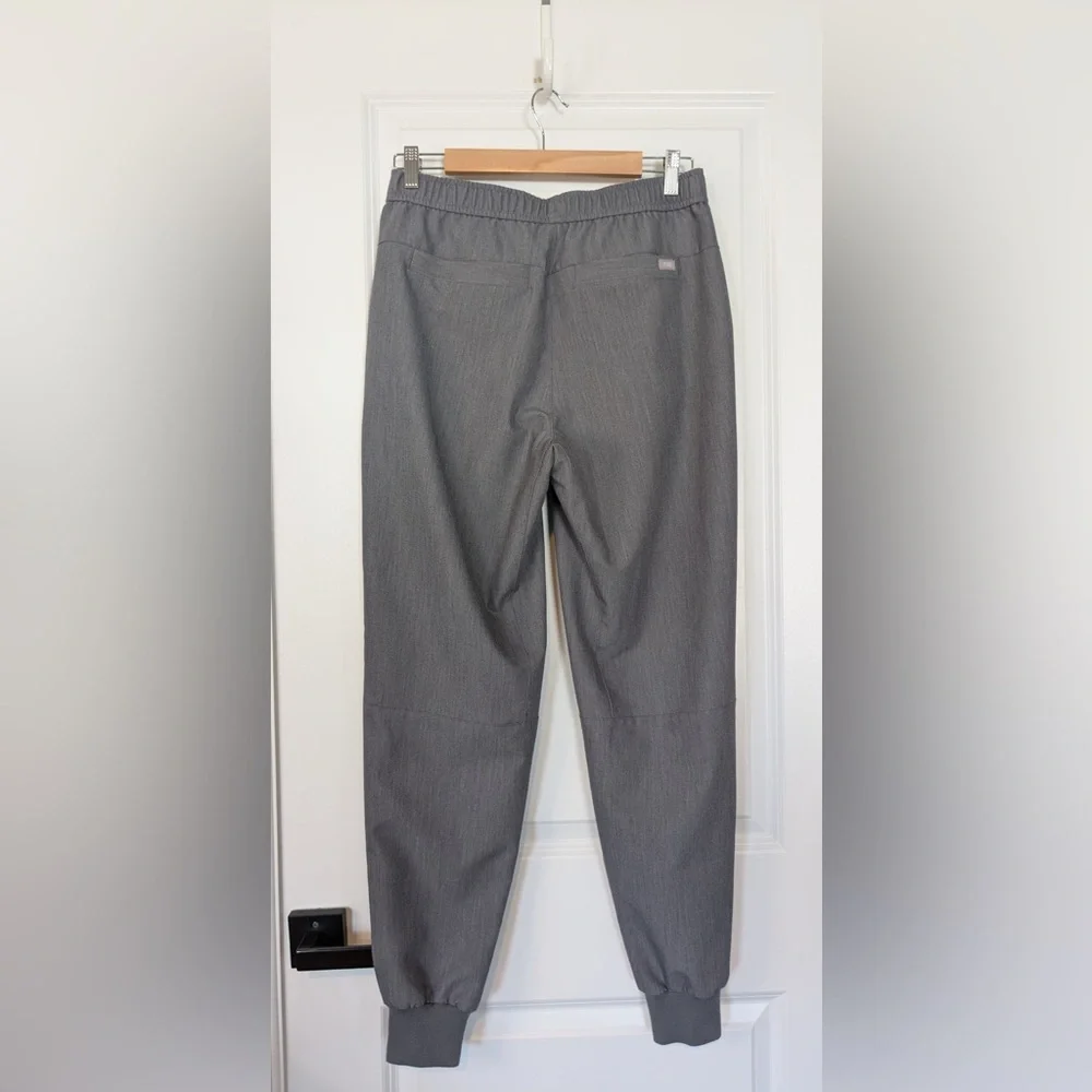 FIGS Men’s Tansen Jogger Scrub Pants Graphite Size Small